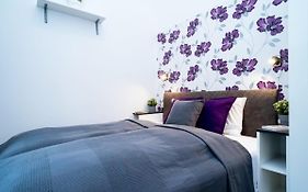 Modern Intimate Studio In The Center